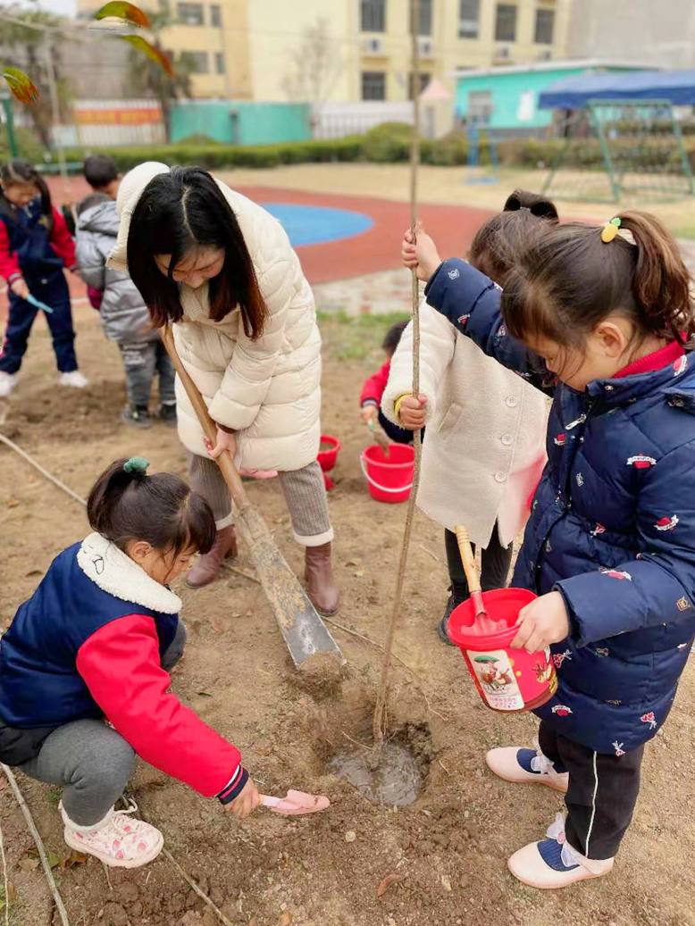 陈涛镇幼儿园开展植树节护绿活动