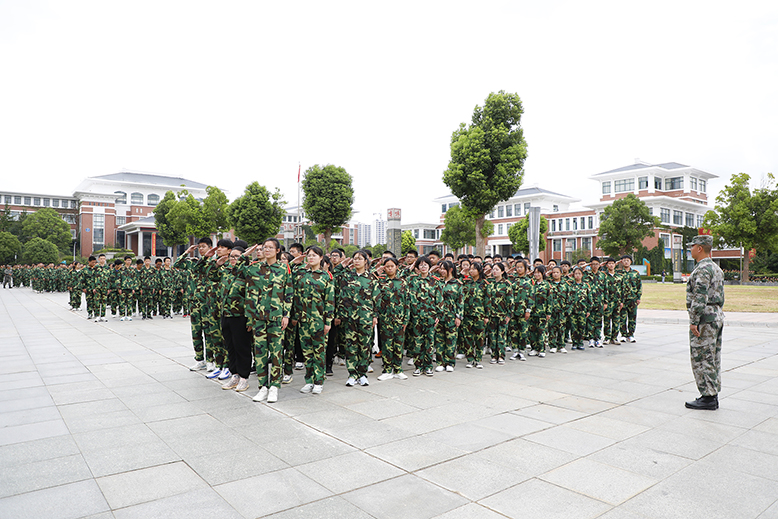 滨海中学军训现场