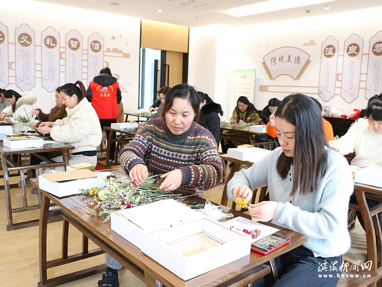 东坎街道景湖社区开展妇女节活动